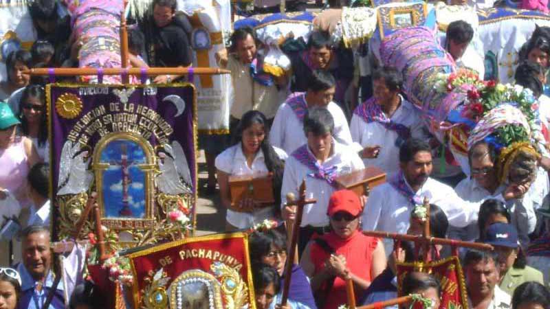 festival-of-the-crosses-peru