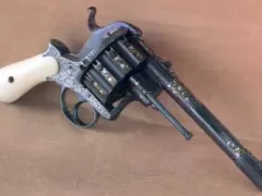 Museo de Oro y Armas del Mundo - 12 cartridges revolver