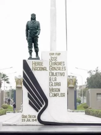 Quiñones Monument