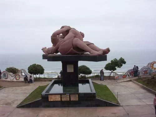 "The Kiss" Love Park Miraflores "The Kiss" Love Park Miraflores