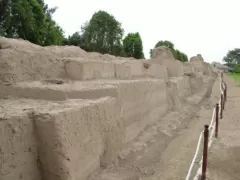 Pre-Colombian wall - Parque de las Leyendas