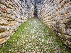 Paths from the entrance of Kuelap to the city of Kuelap