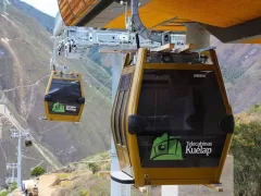 Cable cars at Kuelap bring visitors from Nuevo Tingo to the archaeological site in 20 to 25 minutes.