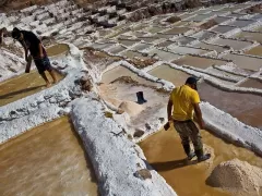 As hundreds of years ago the salt pans are maintained and worked by the families of the nearby community of Maras; photo: Dado Galdieri / Bloomberg