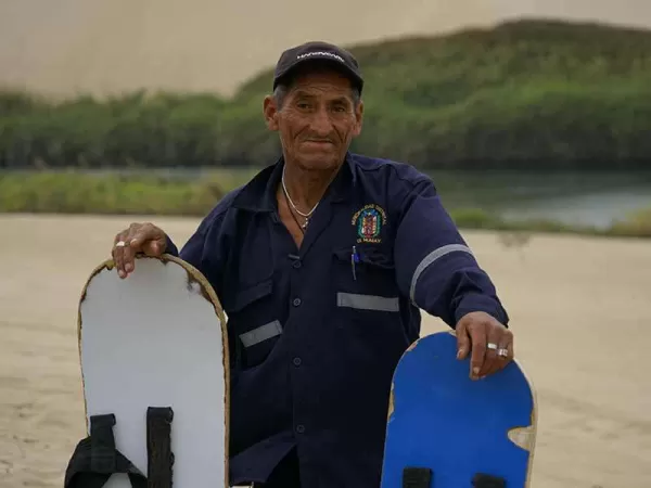 Sand boarding at the Moron Lagun; photo: infoturperu