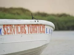 Things to do at the Moron Lagoon, include swimming, kayaking or enjoying a small boat tour offered by the locals; photo: infoturperu