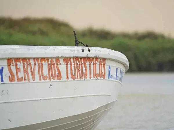 Things to do at the Moron Lagoon, include swimming, kayaking or enjoying a small boat tour offered by the locals; photo: infoturperu