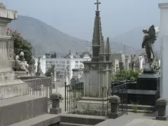 Presbitero Maestro Cemetery - Cementerio Presbitero Maestro in Lima