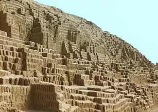 Huaca Pucllana, Miraflores, Lima Huaca Pucllana, Miraflores, Lima