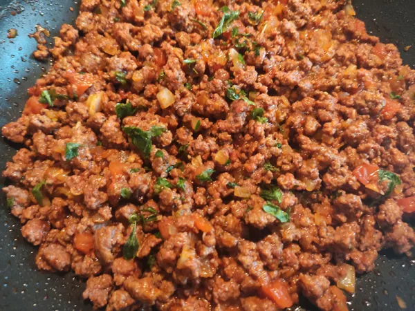 Recipe Peruvian Papas Rellenas - preparing the beef filling
