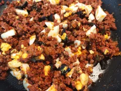 Recipe Peruvian Papas Rellenas - preparing the beef filling