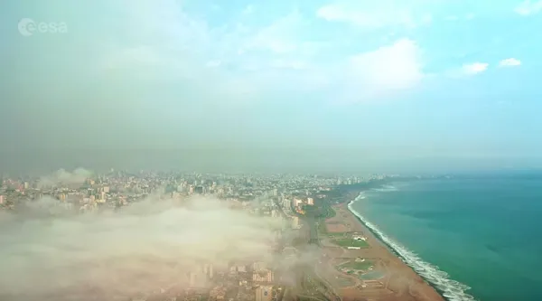 Fog building of Lima's coastal line