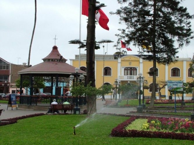 Main square of Lima&#039;s district Santiago de Surco