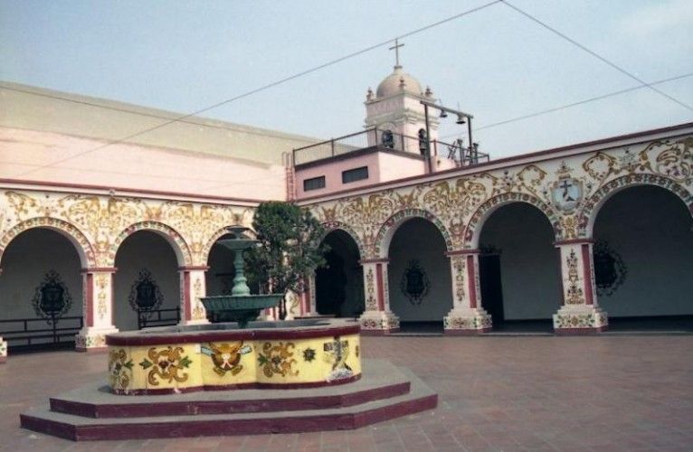 inside the Convent of the Descalzos