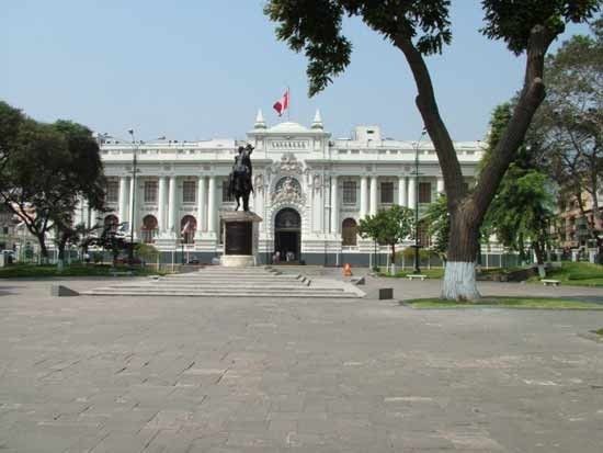 Plaza Bolivar in Lima