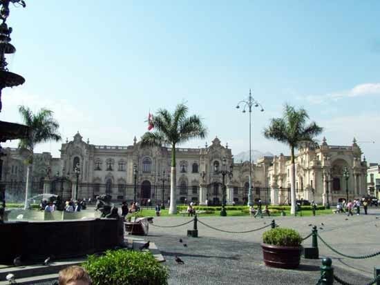 Plaza de armas, Lima&#039;s main square