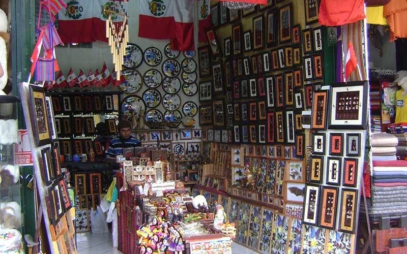 Arts, crafts and souvenir market in Miraflores, Lima